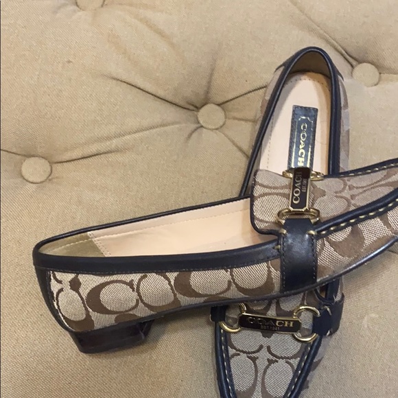 Coach - Picture 3 of 4